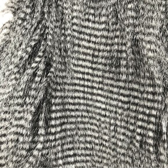 NWT Authentic Looking Long Hair Faux Fur Vest - Picture 9 of 11